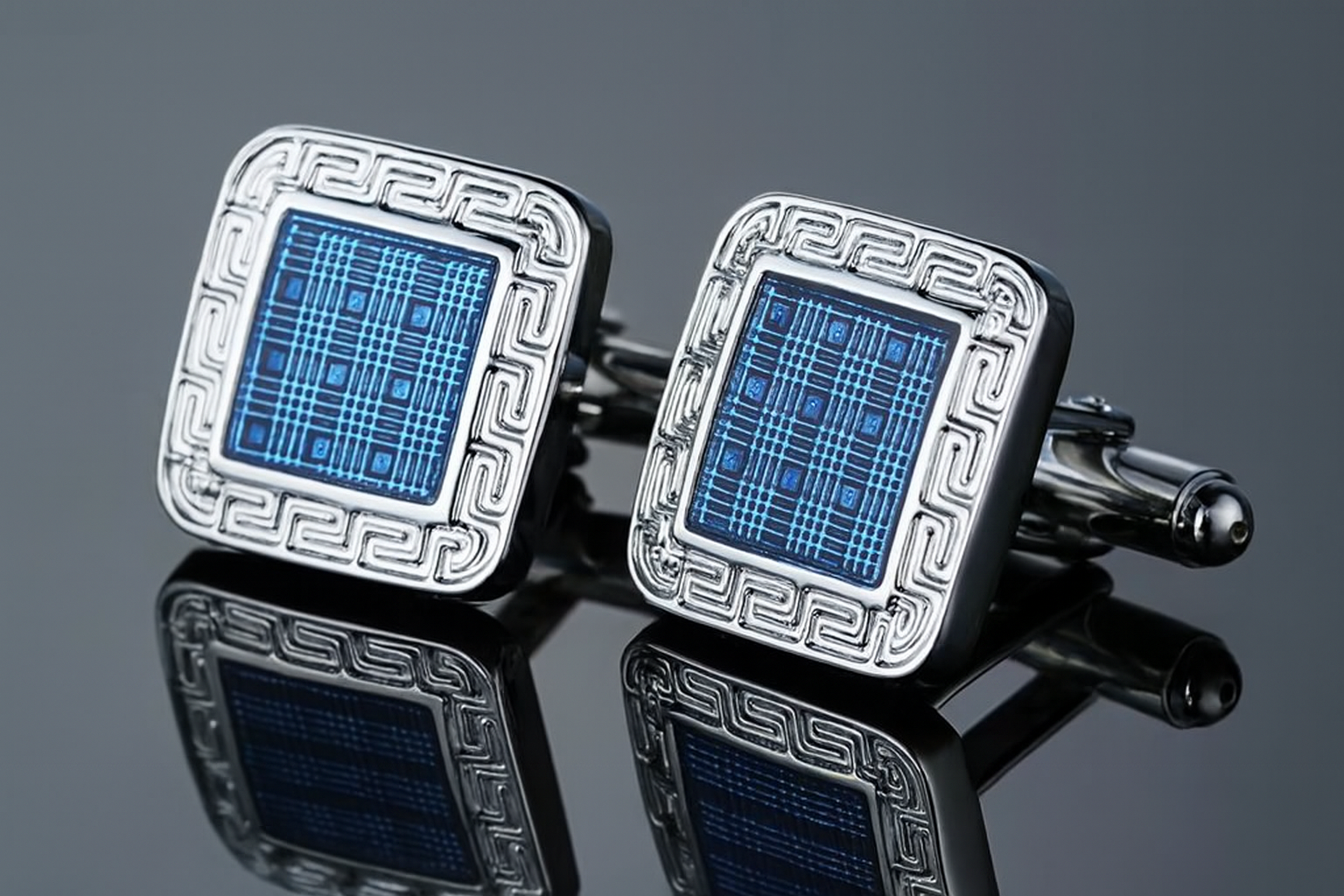 Creative angles of square cufflinks