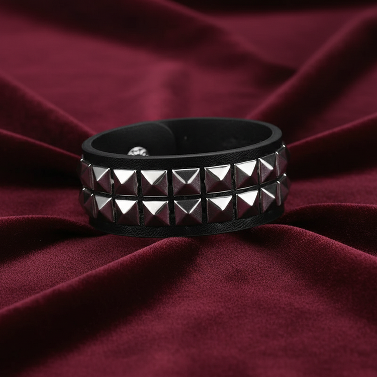 Medium bracelet on burgundy velvet